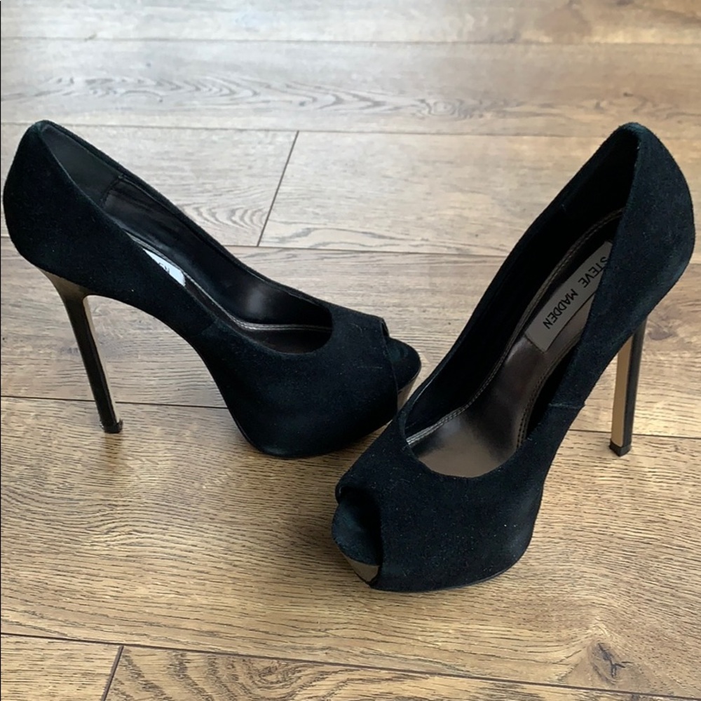 Steve Madden Black suede platform heels